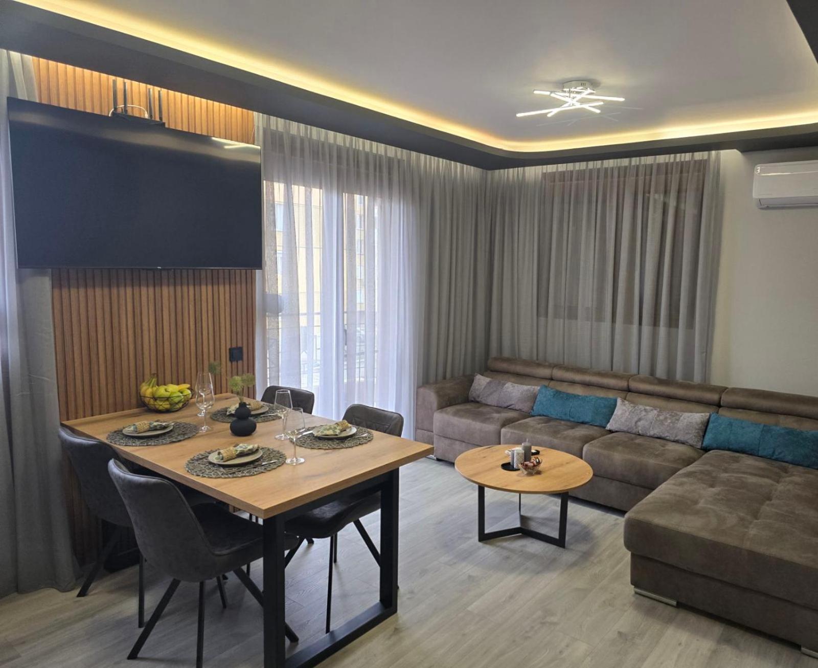 Luxury City Centre Appartment Iva Sliven Esterno foto